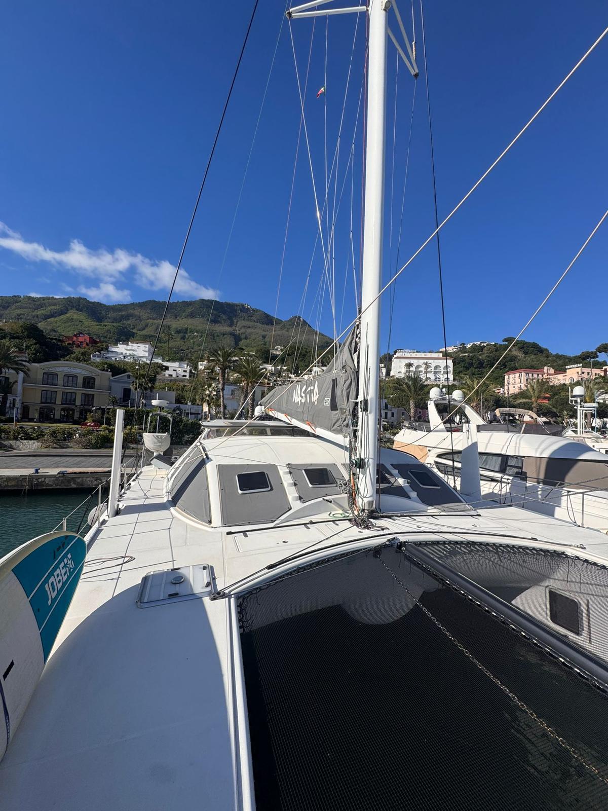 Nastia vista di prua nel porto di Napoli